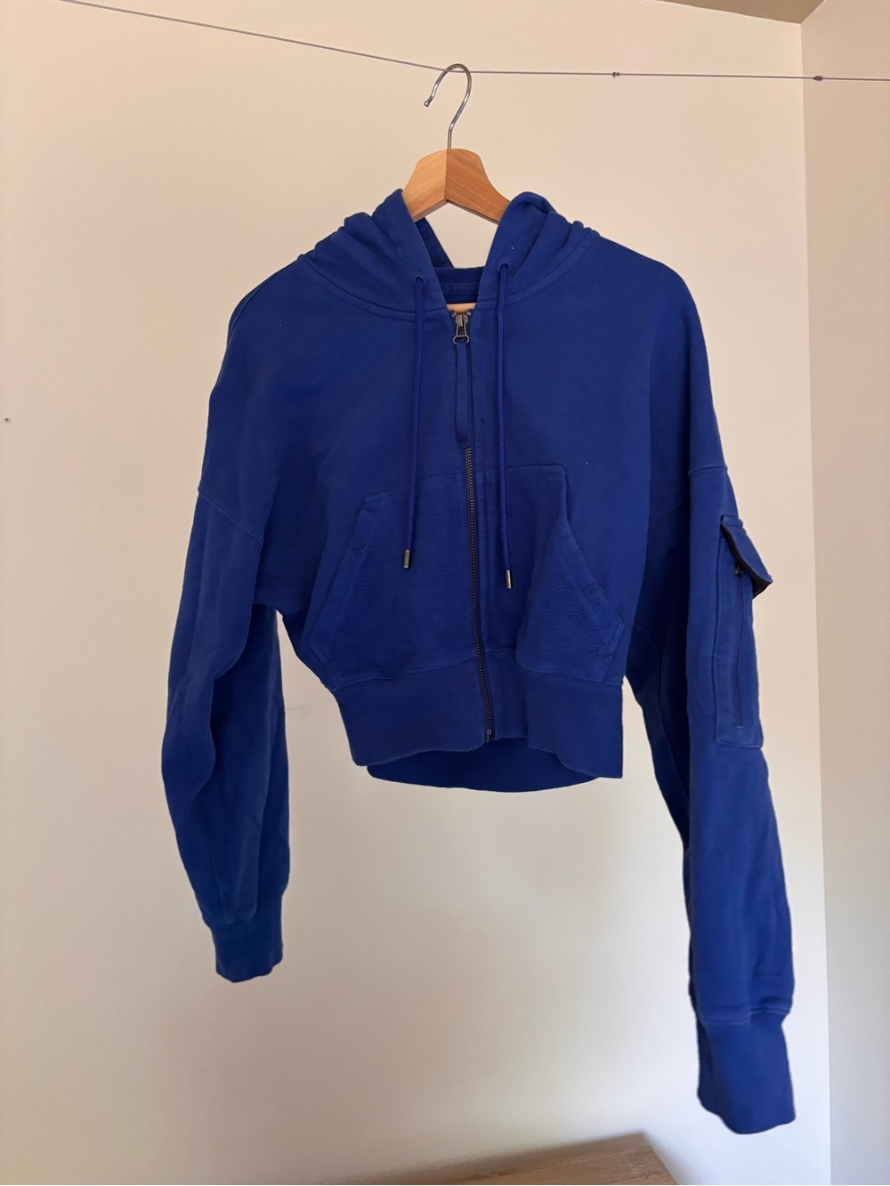 Stori Cropped Zip-Up Hoodie in Deep Blue